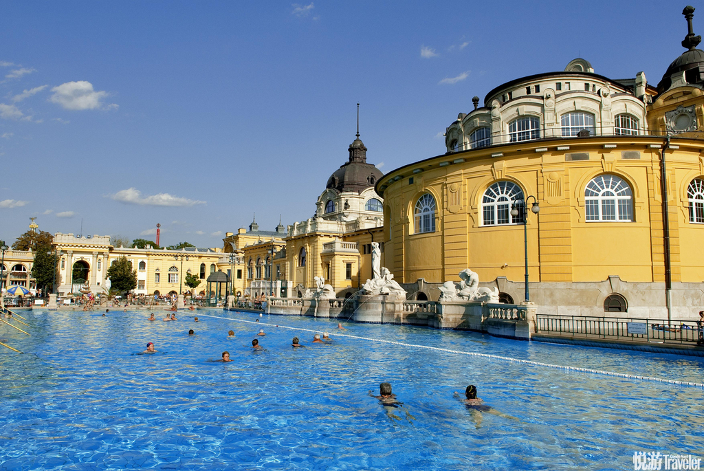 匈牙利拥抱多瑙河畔,布达佩斯是由四面美丽的风景所包围,这个城市拥有