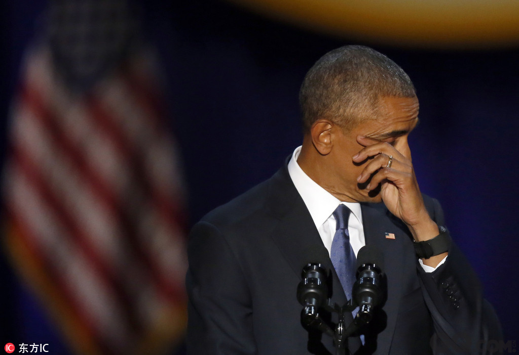 日前，美国总统奥巴马在芝加哥向美国民众发表离任告别演说。演讲中，他对美国民众给予他的支持表示感谢，并盛赞自己的家人和工作团队。说到动情之处，奥巴马几度落泪。
