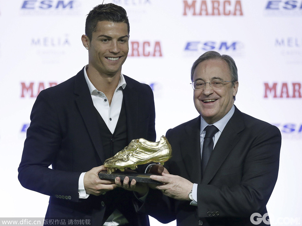 当地时间2014年11月5日，西班牙马德里，C罗再获欧洲金靴，皇马射手微笑领奖实乃人生赢家。   
