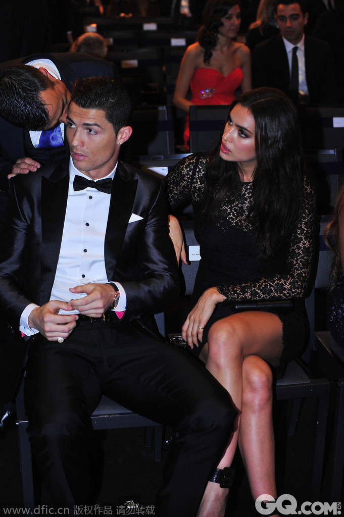 
当地时间2014年1月13日，瑞士苏黎世，C罗与女友伊莲娜现身2013 FIFA金球奖。
