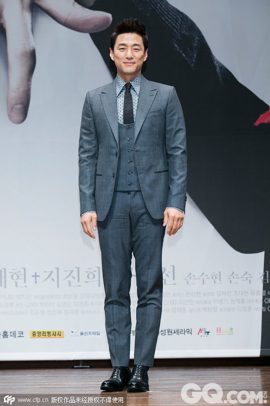 池珍熙则完成了执导了《火山高校》等电影的金泰均导演的韩中合作电影《拆婚联盟》的拍摄。该电影将在2015年11月于中国上映。