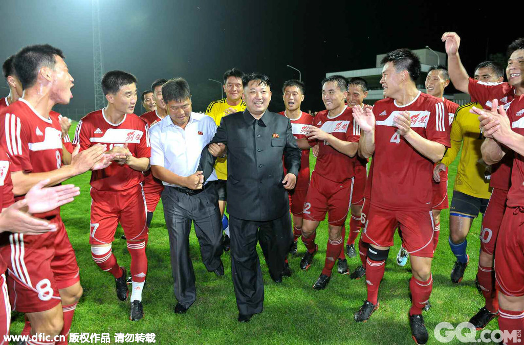 2013年8月1日，据朝鲜《劳动新闻》报道，朝鲜领导人金正恩十分关注朝鲜足球发展，不仅在现场观看朝鲜男足比赛，还亲切接见男足队员和在东亚杯女足赛中获得冠军的朝鲜女子足球队。