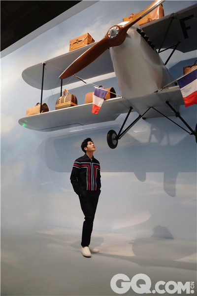 此前井柏然曾作为唯一受邀中国艺人观看了路易威登LouisVuitton Men's Spring 2016 大秀，并获品牌设计师夸赞，此次再战“LV大秀”，他会给我们带来什么样的惊喜？值得期待。