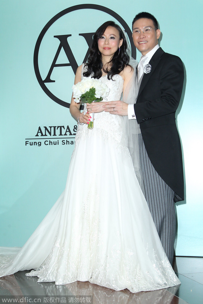 2014年12月2日，香港，47岁的港星苏永康在香港洲际酒店迎娶他的第二任妻子冯翠珊。