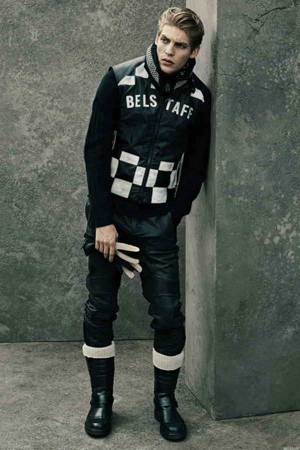 英国品牌Belstaff推出的2015秋冬男装系列，设计灵感来自于英国摩托车帮Ton-up Boys，将机车文化融入现代时尚。帅气的皮革面料搭配羊绒翻领，使得原本街头的时尚多了些雍容华贵。
