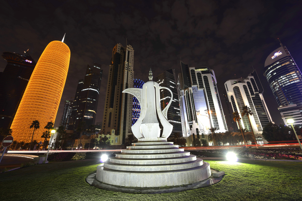 全球最佳高层建筑奖：2012 多哈大厦当地时间2012年12月28日，卡塔尔首都多哈，多哈大厦（左）。

