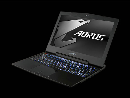 NO.2 Aorus X3 Plus v3
Aorus X3 Plus v3的机身十分轻薄，尺寸为12.9×10.3×0.9英寸。游戏本搭载2.5GHz主频英特尔酷睿i7-4710HQ处理器、英伟达6GB GDDR5显存GeForce GTX 970M显卡以及14英寸QHD宽视角液晶显示屏。
