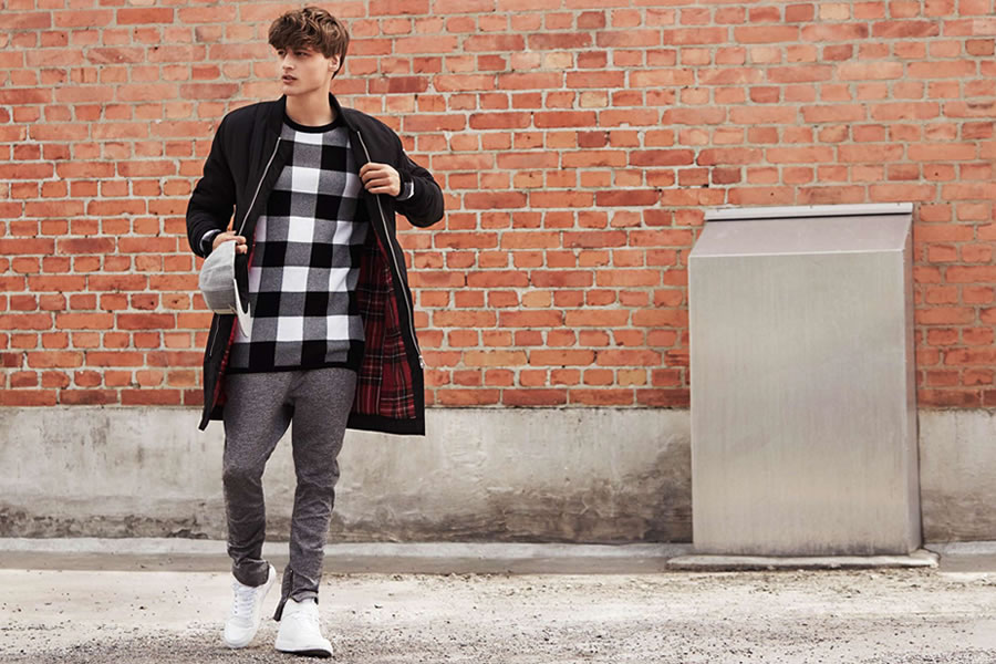 H&M在本季推出的休闲男装系列，延续了简约舒适的风格。中长款的外套，尽显修长身材。一如既往的单一色彩，能够保持时尚前卫，而不落俗套，适合崇尚简约又追求时尚的年轻人。