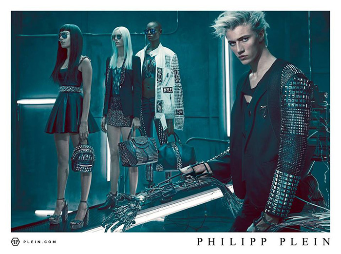 Philipp Plein推出的最新2016春夏广告大片，仿佛未来战士的电影大片。银色与黑色的服装充满未来即视感。铆钉皮衣、修身裤、机车夹克，像是一场一触即发的时尚战场，让人充满期待。