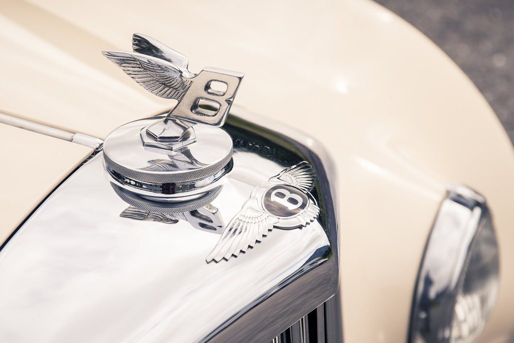 Continental，宾利旗下最重要的车型名称，于1952年第一次随这款R－Type Continental出现在了家族的名单中。为什么要叫做Continental？当时的宾利希望这台车成为一款能带领驾驶者轻松穿越整个欧洲大陆的完美座驾，Grand Tourer车型的精神也随着Continental一词而逐渐形成。