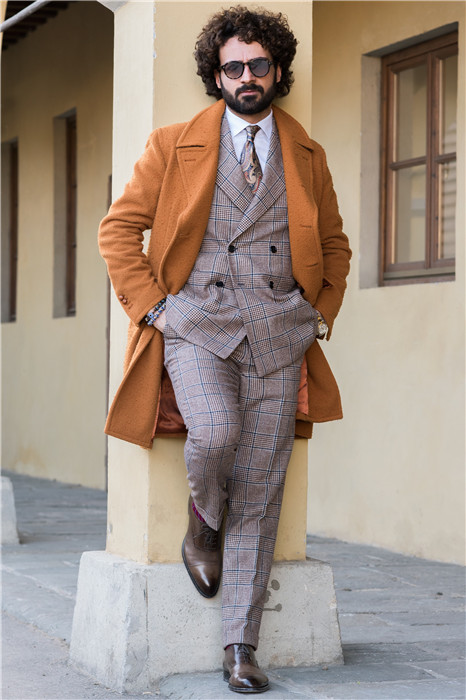 Giorgio的穿衣灵感来自于 Duke of Windsor，他运用了很多传统的英格兰皇室面料。