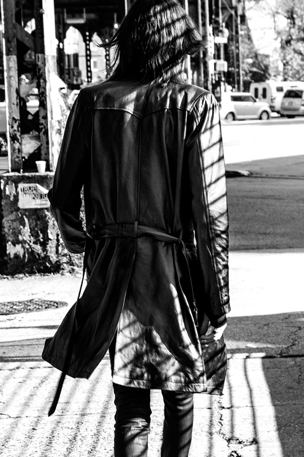 Bowen推出的2016秋冬广告大片，以黑色作为主题色，展示了街头朋克风格。中长款的皮质大衣，紧身裤，或者短款夹克衫，突显着男士的阳刚之气，男友力十足。