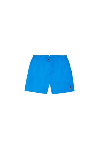 设计鲜明的防水泳裤具备无可比拟的舒适感，适合各类型的水上活动。舒适宽松设计，腰间设计有按钮和钩扣设计，确保在剧烈活动时也会不脱身。三款色调可供选择：水蓝色、蔷薇辉石色和军蓝色。价格为RMB 2900。