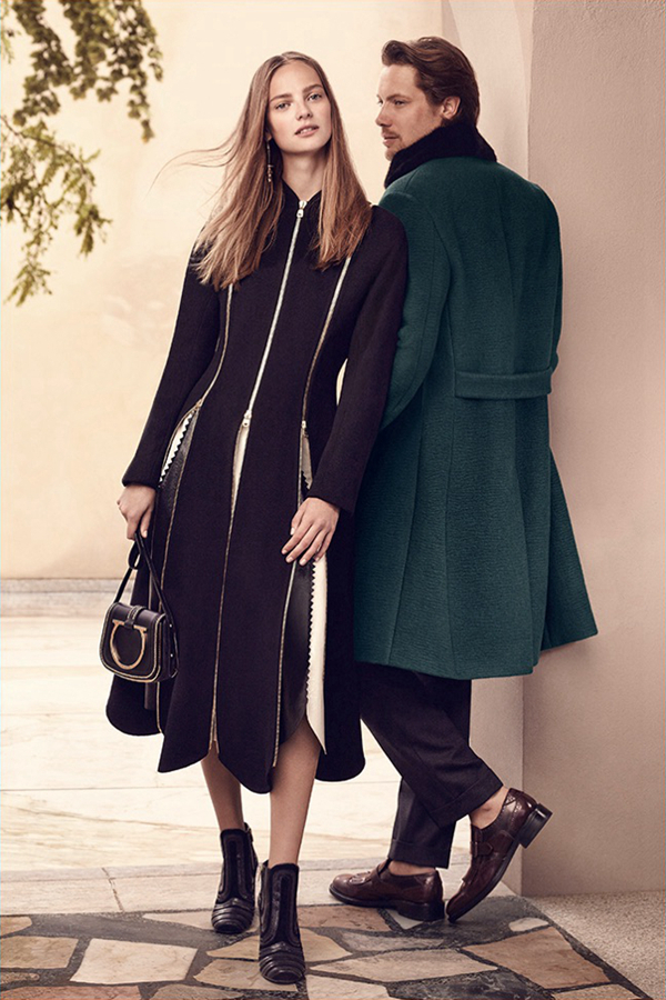 Salvatore Ferragamo推出了2016秋冬广告大片，打造成熟男士的时尚。优雅的长款外套，搭配简约的纯色毛衣，或者撞色几何图案毛衣，都各具特色，展示着意大利时尚的温文尔雅。