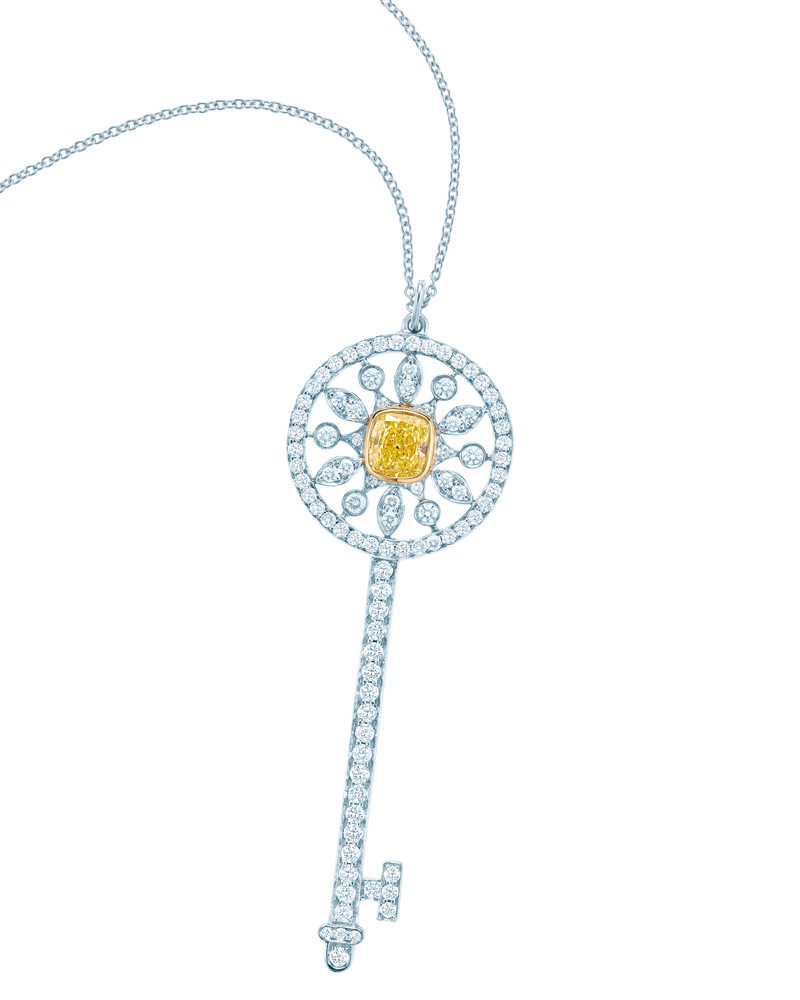 倪妮佩戴的Tiffany Keys系列铂金镶嵌黄钻和白钻圆形万花筒钥匙吊坠