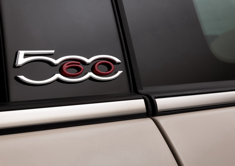 此外，这辆500C  60周年纪念版将只限量生产560台，意味纪念菲亚特500投产60周年。即使是时隔许久，菲亚特依然没有忘记作为一辆小车应该具有的特质。