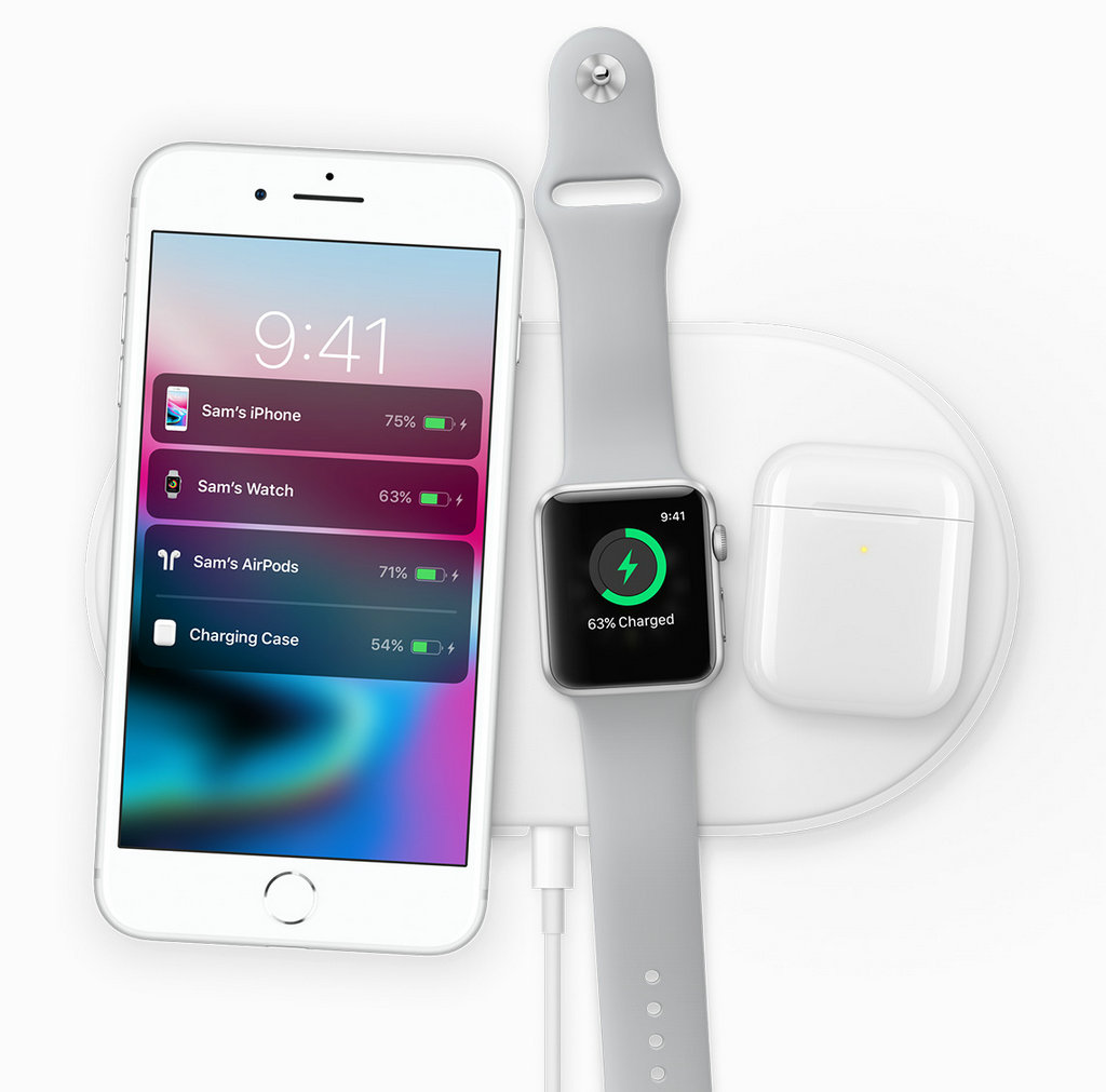 发布会上，苹果也带来了Apple Watch的更新。Apple Watch Series 3有两种表款可供选择：一种支持 GPS 和蜂窝网络功能，另一种支持 GPS 功能，均配备了速度提升 70% 的双核处理器以及全新的无线芯片。