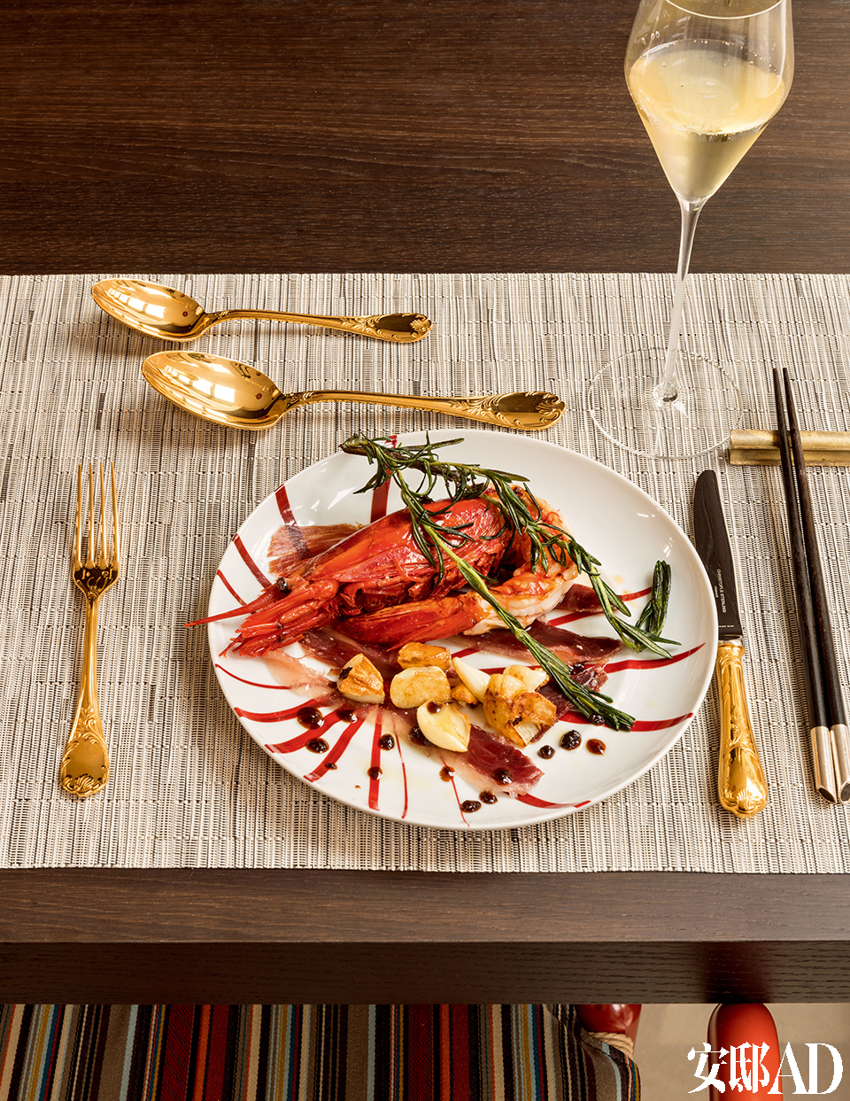 餐具来自Christofle的
Sterling系列。