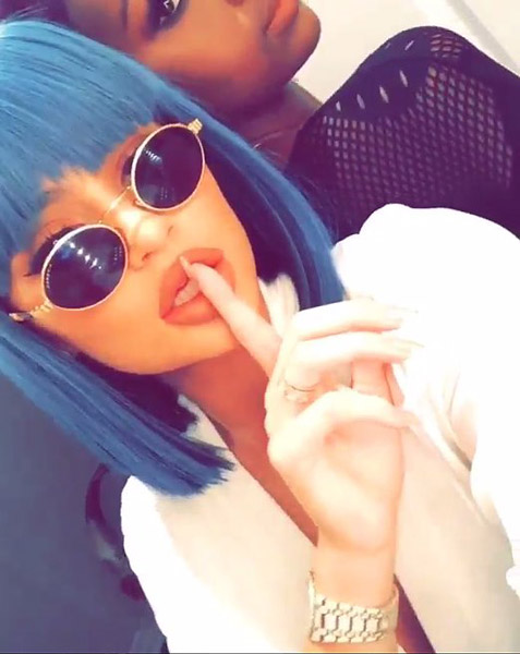 以为她们染了彩虹发?其实都是假发的功劳 以为她们染了彩虹发?其实都是假发的功劳