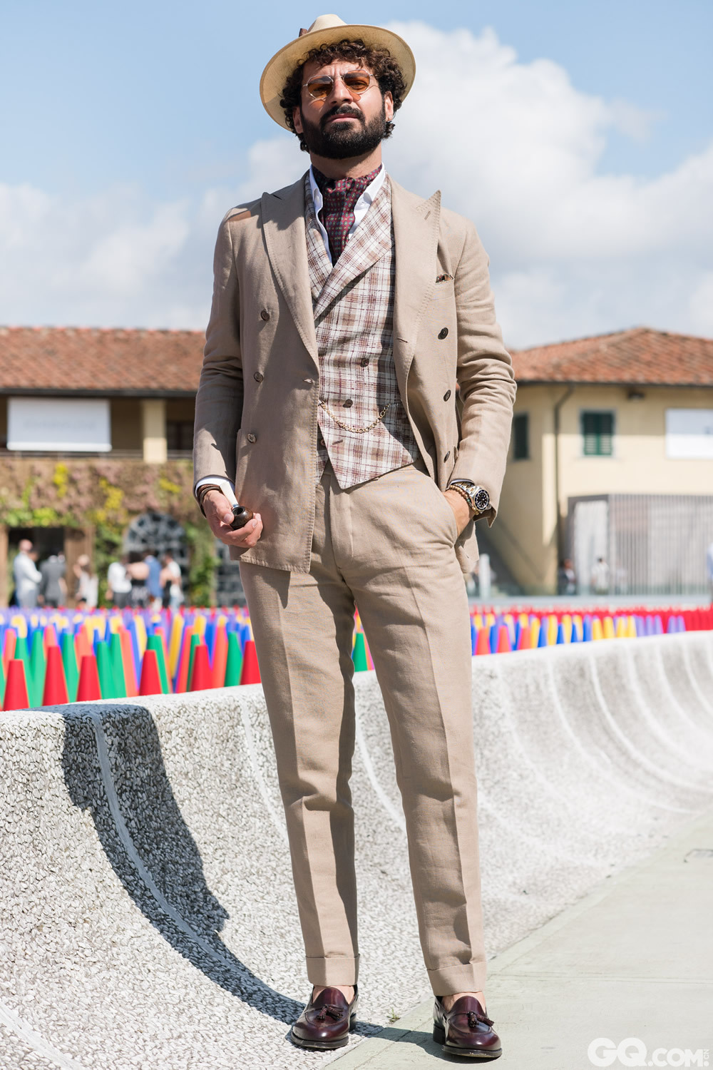 Girogio
Hat: Calepificio Beliese
Sunglasses: Apetizer
Scarf: vintage
Shirt: Fralbo 
Suit: Stile Latino Napoli
Bracelets: Gerba
Shoes: Belasca

Inspiration: The Napolitan dandy
（Napolitan花花公子）