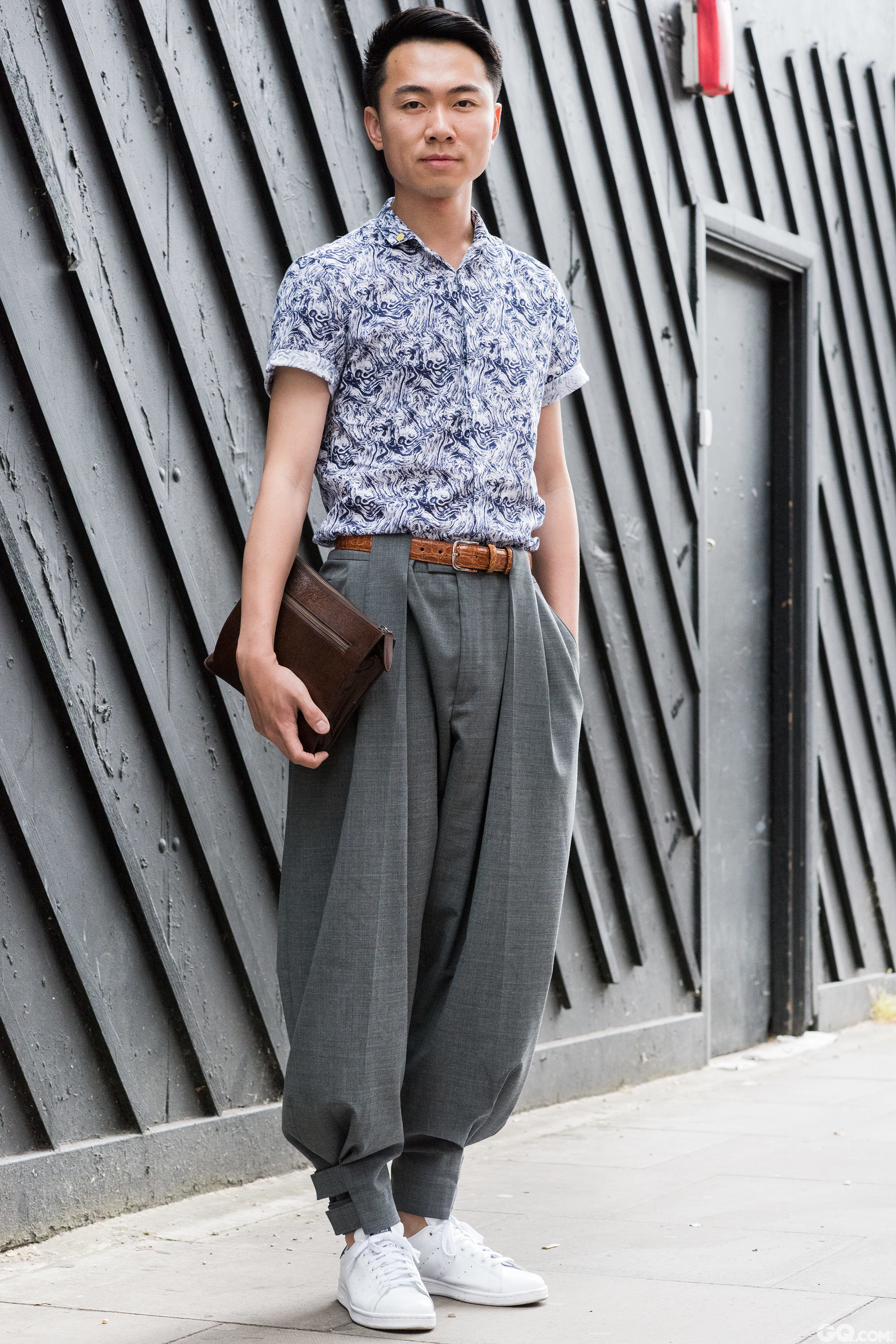Kevin
Shirt: Top Man
Trousers: Q by McQueen
Shoes: Adidas by Sam Smith
Clutch: Dries Van Noten

Inspiration: I just got the trousers and I wanted them to be the showpiece. I kind of tried to wear something easy that got well together with it. 刚刚买了裤子，想让这件单品成为重点和亮点，我会想尝试让配搭简单一些。