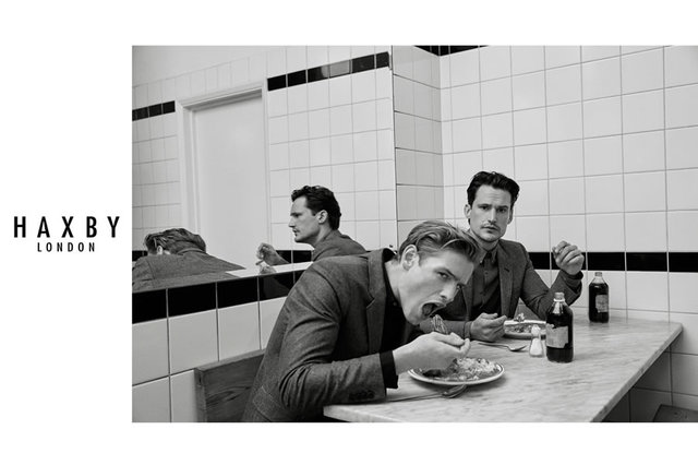 英国新锐男装品牌Haxby London，本季邀请了Sam Webb 和Patrick O’Donnell两位男模。摄影师呈现黑白的画面，表现英伦的街头时尚与绅士品格的结合，优雅的服装将男士的品味衬托出来。