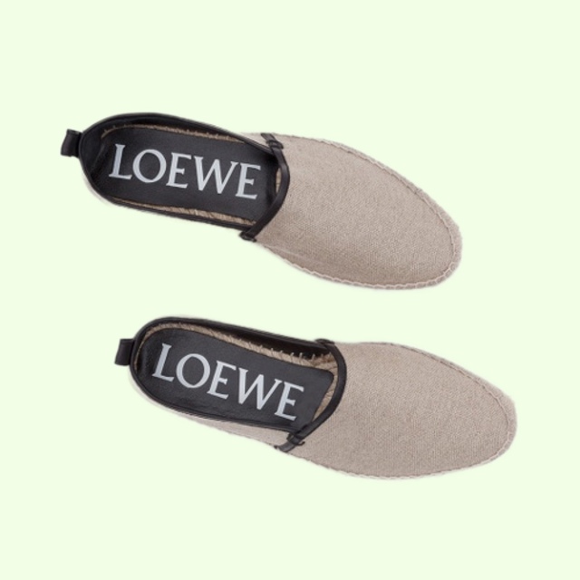  Loewe渔夫鞋 约合人民币3000元