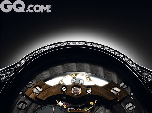 偏心表盘配与拉伸设计罗马数字时标，金质摆轮夹板与大型螺丝摆轮
