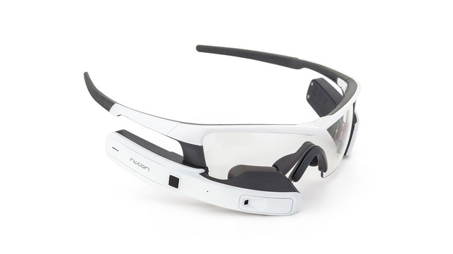 Recon Jet是一款主打运动领域的智能眼镜，具有防尘防水的功能。这款眼镜特别适合运动爱好者，在运动过程中可以显示距离、速度/步伐、运动时间和海拔，同时检测身体的各项数据，是运动的好伴侣。
参考价格：499美元（约合人民币3378元）
