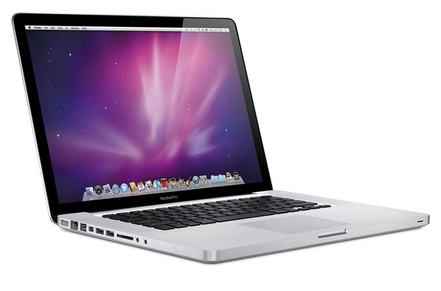 NO.10 Macbook Pro
Macbook在2006年代替了PowerBook的命名，处理器也改为英特尔酷睿处理器，可以说是苹果笔记本的新的开始。此款笔记本有512MB内存，60GB SATA 5400转硬盘。
