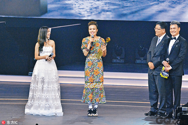 虽然容祖儿和李克勤正於湛江举行演唱会，不过TVB派出主持把奖项带到当地颁发给二人，容祖儿一口气夺得金曲奖：《无人知道双子座》《我好得闲》及连续十二年夺得的得最受欢迎女歌星奖。