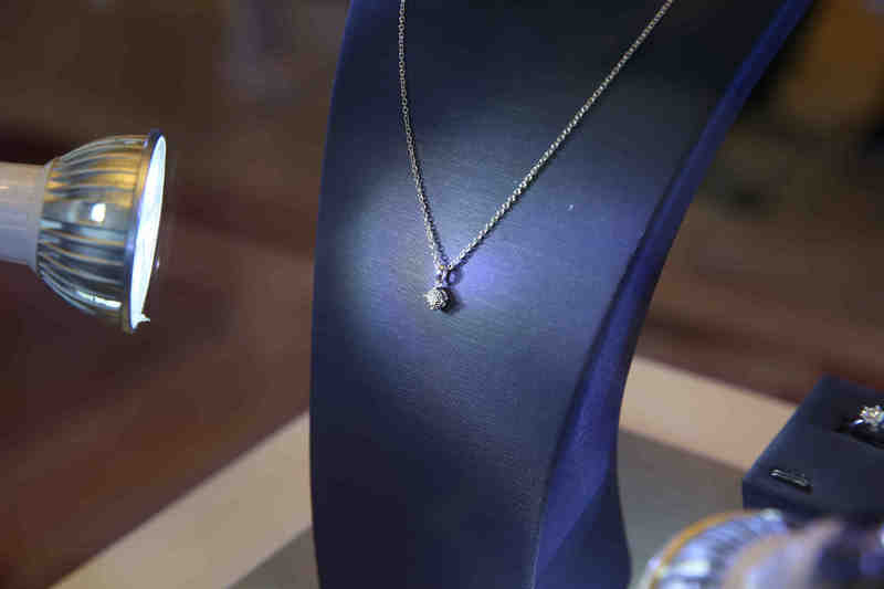 千叶珠宝携手盛一伦钻石定制 公布全新联名设计珠宝系列