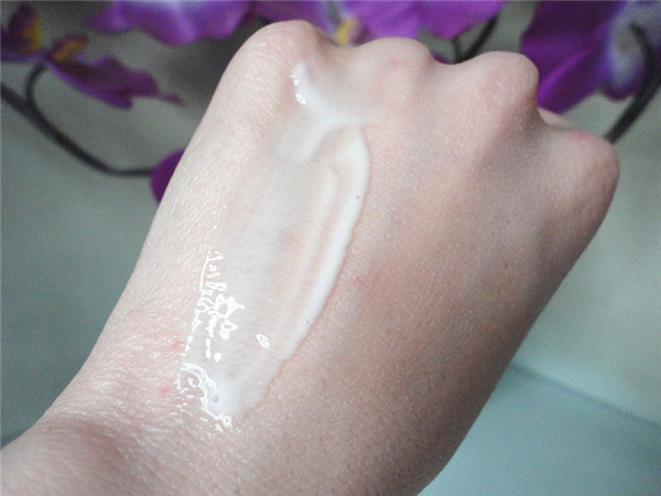 雅漾修红洁面乳,跟红血丝清爽告别!_午夜红颜