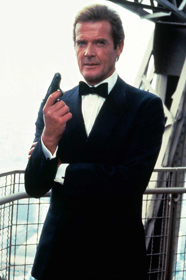 Bowtie塑造迷人的007