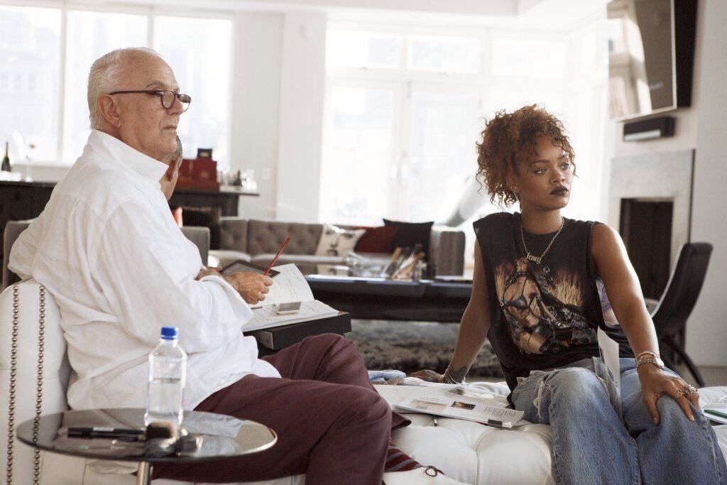 Fashion Daily：Yeezy并不是最火的鞋 教你如何与Rihanna合影