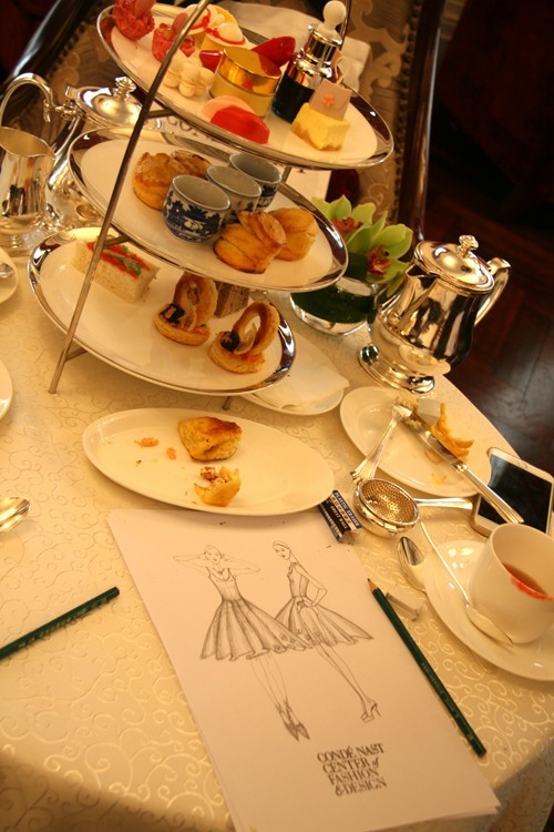 外滩华尔道酒店夫下午茶将以你的小黑裙设计推出限量款蛋糕！