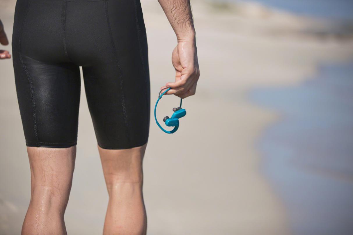 挑战水上运动 你需要一款专业的运动耳机