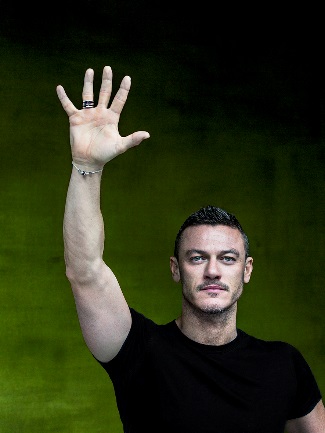BVLGARI宝格丽与“救助儿童会”携手Fabrizio Ferri 共推#Raise Your Hand举起你的手# 短片