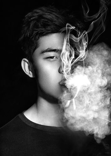 wuli韬韬吸烟被拍 男士吸烟对肌肤带来哪些伤害