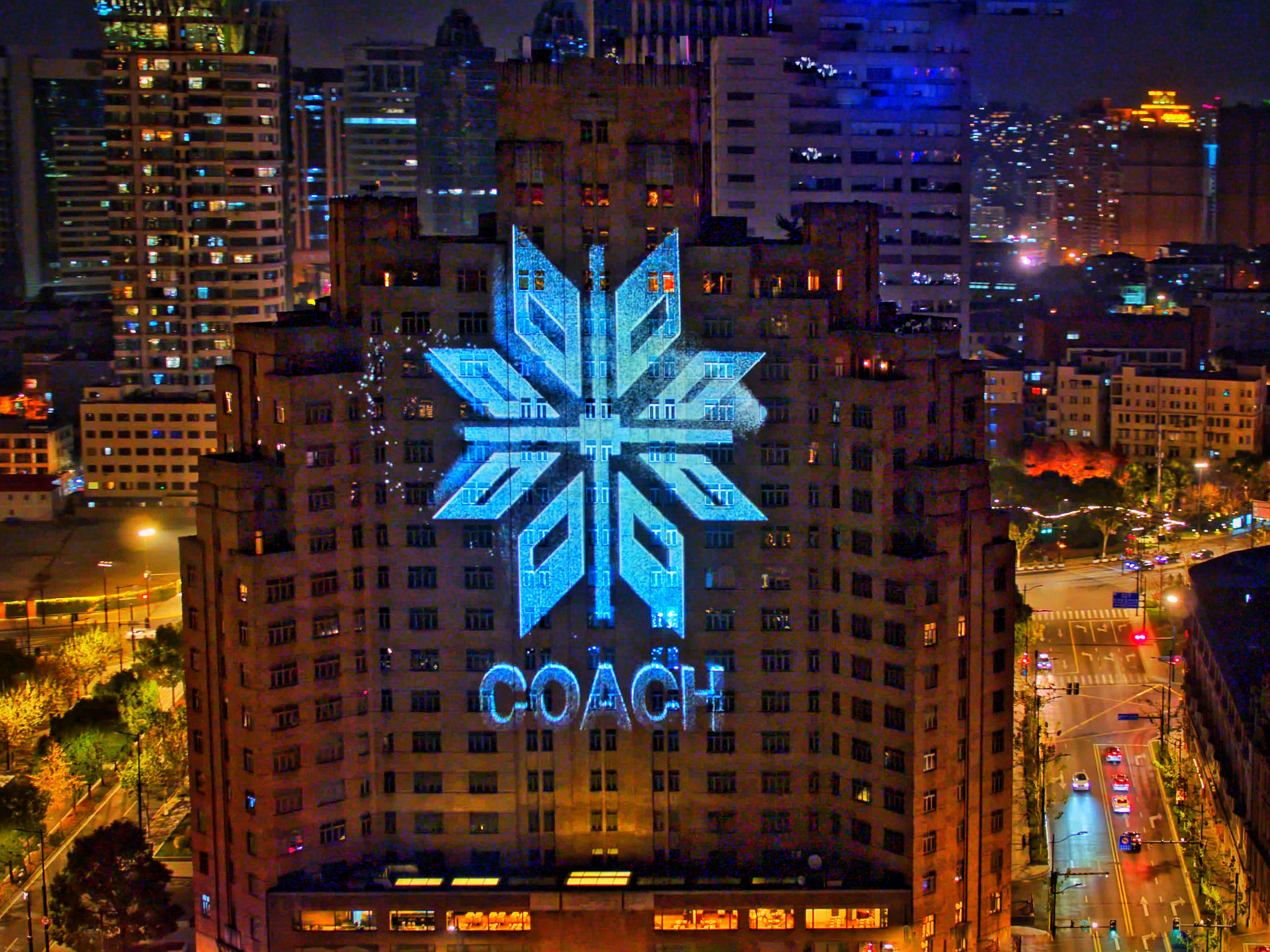 COACH上海大厦“雪之城”假日3D墙体秀