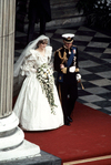 历史上最出名的女性们，结婚时都穿什么样的婚纱？