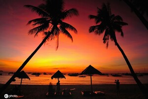 菲律宾·长滩岛。亮点：签证容易、最好的白沙滩、水上运动丰富世界上最有名最好的白沙滩让长滩岛成为菲律...