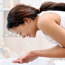 早上洗脸时到底需不需要用洁面乳？