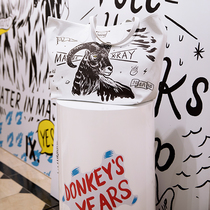 英国潮流艺术家DANNY SANGRA于BURBERRY北京SKP精品店呈现奇妙 插画世界   