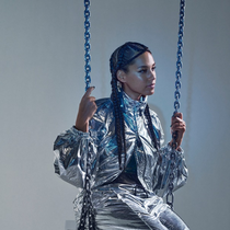 Alicia Keys评价与盟可睐Moncler的联名系列：“我希望人们一穿上就觉得自己很酷”-品牌新闻