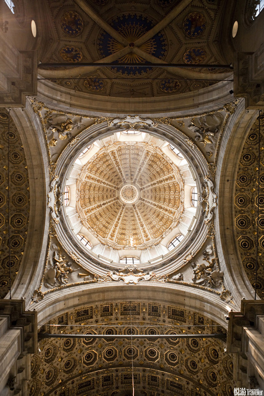 仰望穹顶膜拜艺术之美