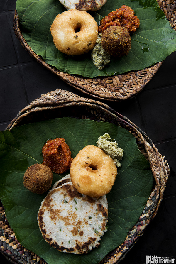 斯里兰卡的咖喱不像印度咖喱那样浓烈粘稠，而是更加清淡鲜美。我喜欢那些随处可见的咖喱茄子，上面还撒有...
