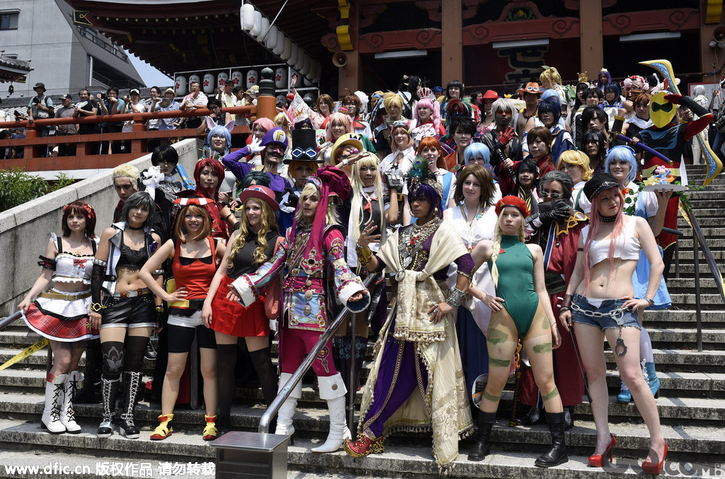 日本动漫凭着剧情的创新和趣味性在全球占有着重要地位，其cosplay起源也相对较早且在世界范围内有相当的影响力，动漫迷们常常用装扮和模仿表达他们对动漫角色的热爱。8月2日，日本名古屋举办了世界级别的Cosplay峰会，在这里，角色扮演迷们精心装扮，参加Cosplay游行，仿若屏幕面前的你进入了奇妙的动漫世界！