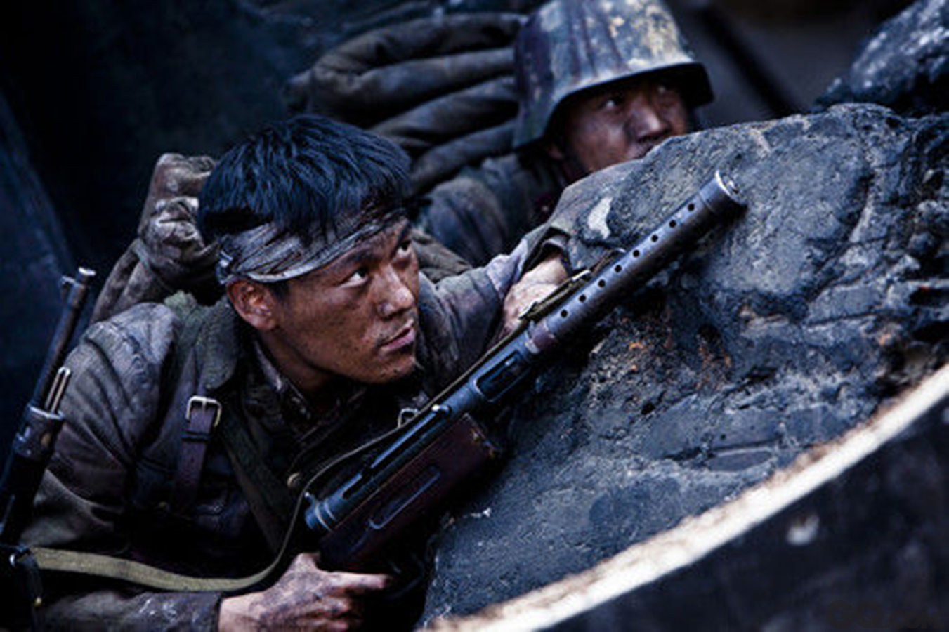 2011年，秦昊参与拍摄由张艺谋电影《金陵十三钗》。2012年主演中日合拍电影《初到东京》，在剧中出色的演出获得认可。