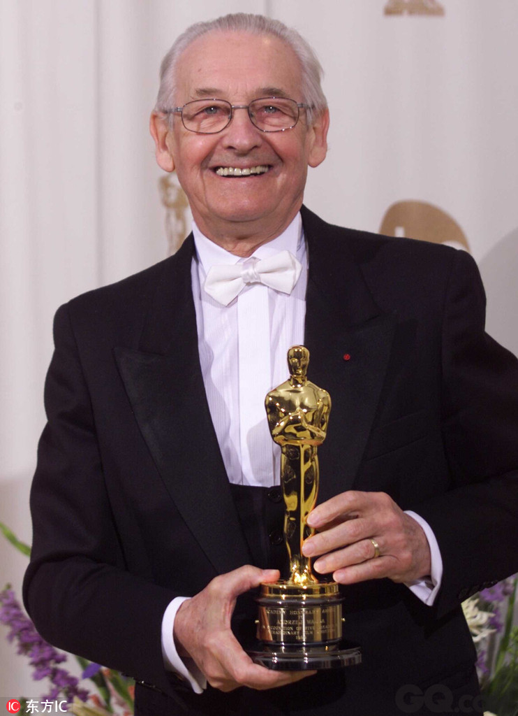 日前，波兰电影大师、奥斯卡终身成就奖得主——安杰依·瓦依达辞世，享年90岁。安德烈·瓦依达是波兰的国宝级导演，“波兰电影学派”的创始人之一，代表作有电影《卡廷惨案》《大理石人》《铁人》等等。其最近作品《残影余像》被选拔代表波兰冲击明年的奥斯卡最佳外语片奖项。